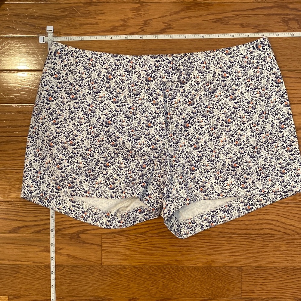 3” floral print shorts